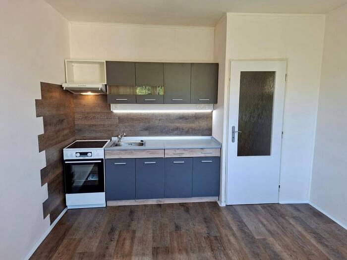 Pronájem bytu 1+1, 36 m² — Nálepkova, Děčín
