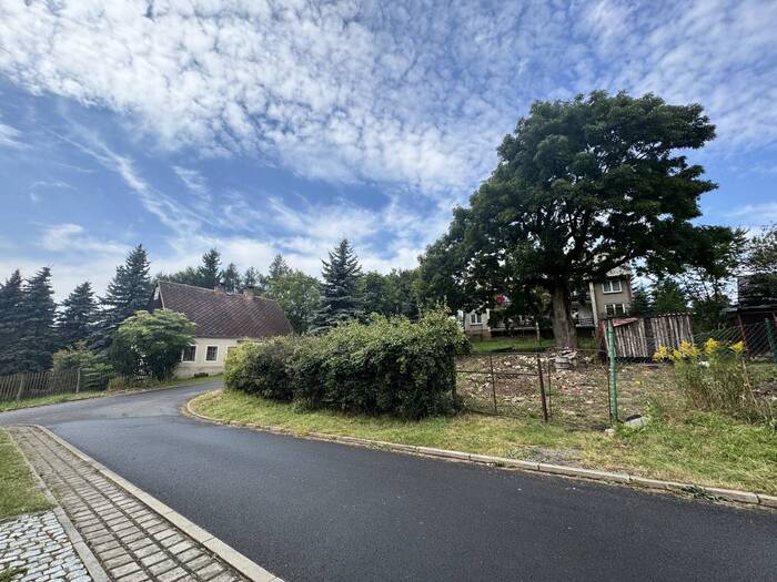 Prodej pozemku pro bydlení 996 m² — Výsluní, Ústecký kraj