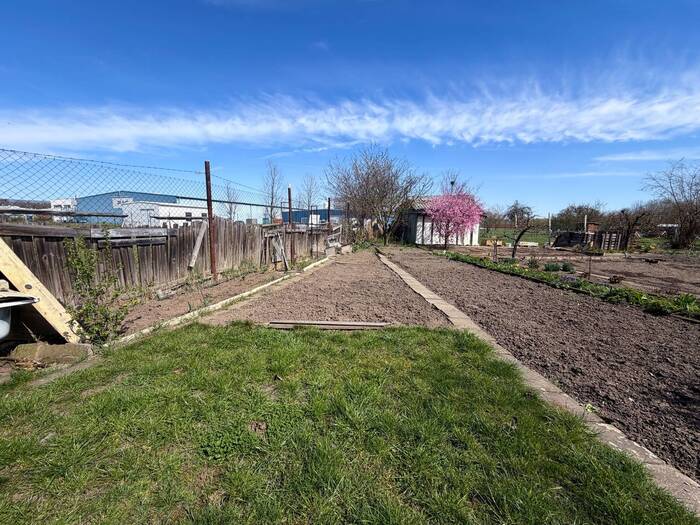 Prodej zahrady 200 m² — Pražská, Chomutov