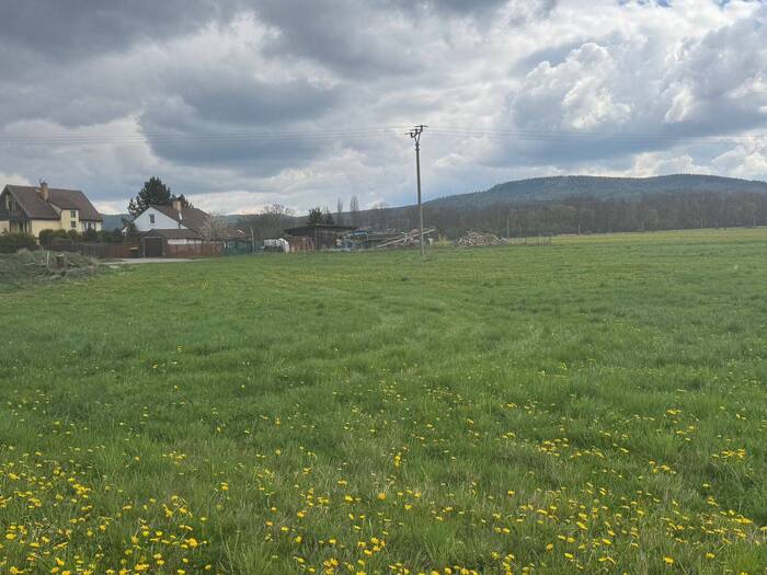 Prodej pozemku pro bydlení 640 m² — Hostomice, Středočeský kraj