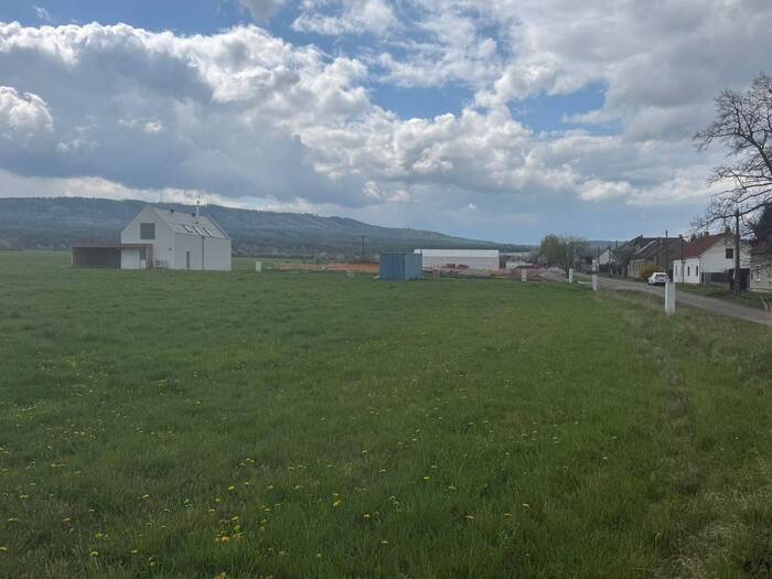 Prodej pozemku pro bydlení 640 m² — Hostomice, Středočeský kraj