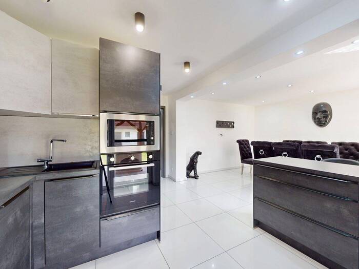 Prodej rodinného domu 245 m² — Na Zahradách, České Budějovice