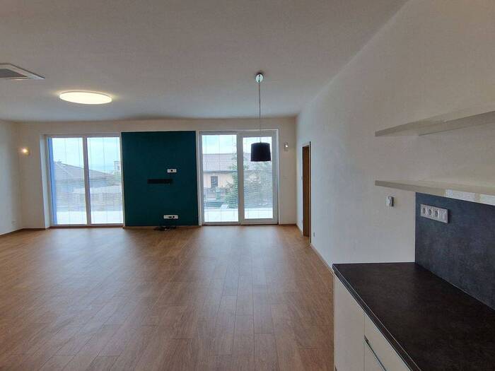 Pronájem rodinného domu 247 m², pozemek 743 m² — 96, Chomutov