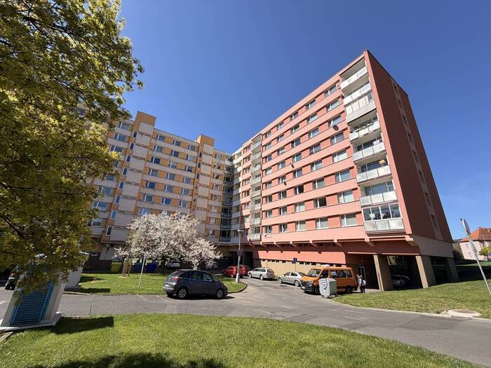 Prodej bytu 2+1, 60 m² — Bezručova, Chomutov