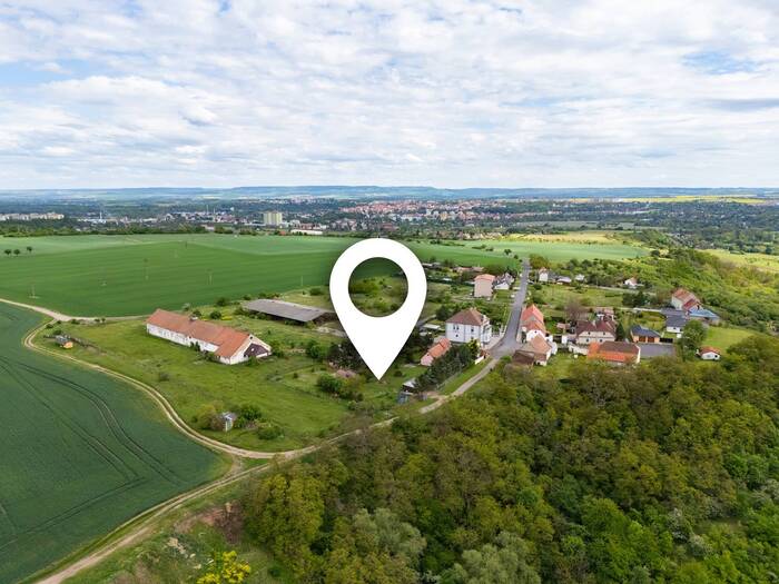 Prodej pozemku pro bydlení 1318 m² — 17, Louny