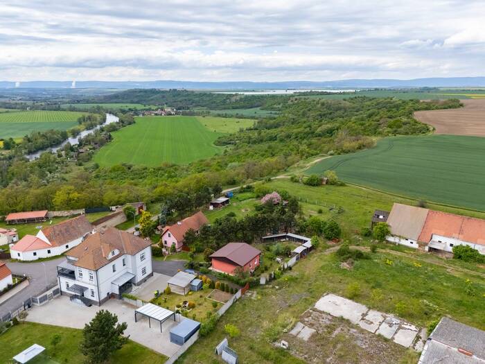 Prodej pozemku pro bydlení 1318 m² — 17, Louny