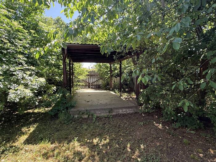 Prodej rodinného domu 220 m² — Mostecká, Chomutov
