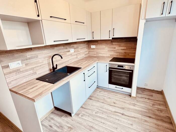 Pronájem bytu 2+1, 53 m² — Lidická tř., České Budějovice