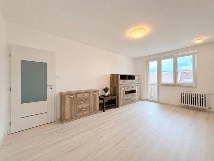 Pronájem bytu 2+1, 52 m² — Blatenská, Chomutov