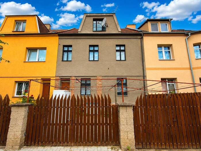 Pronájem bytu 2+kk, 60 m² — Husova, Chomutov, Ústecký kraj