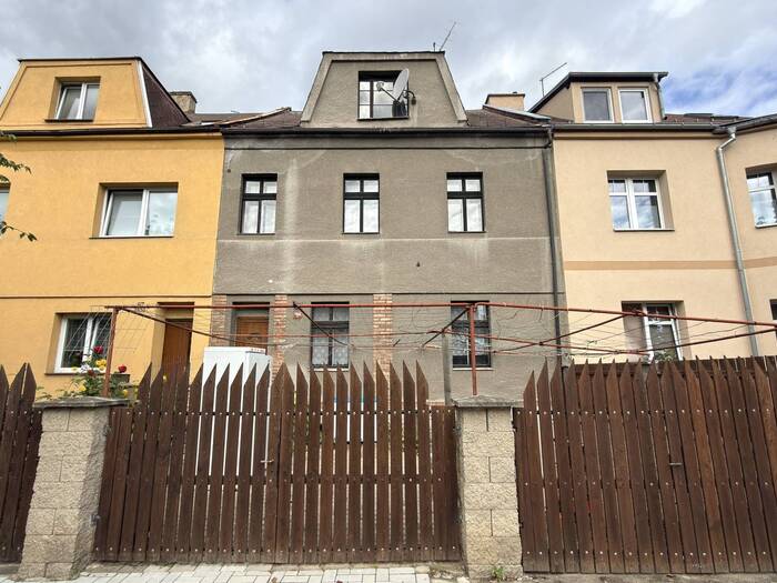 Pronájem bytu 2+kk, 60 m² — Husova, Chomutov, Ústecký kraj