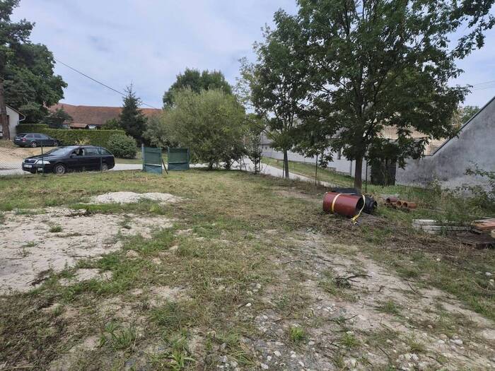 Prodej pozemku pro bydlení 460 m² — Pleše 1318/